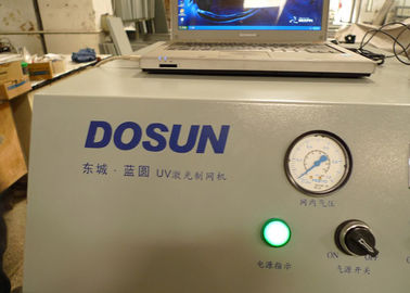 1.5KW/220V 50Hz 回転式レーザーの彫刻家装置青い回転式紫外線レーザーの彫版の機械類